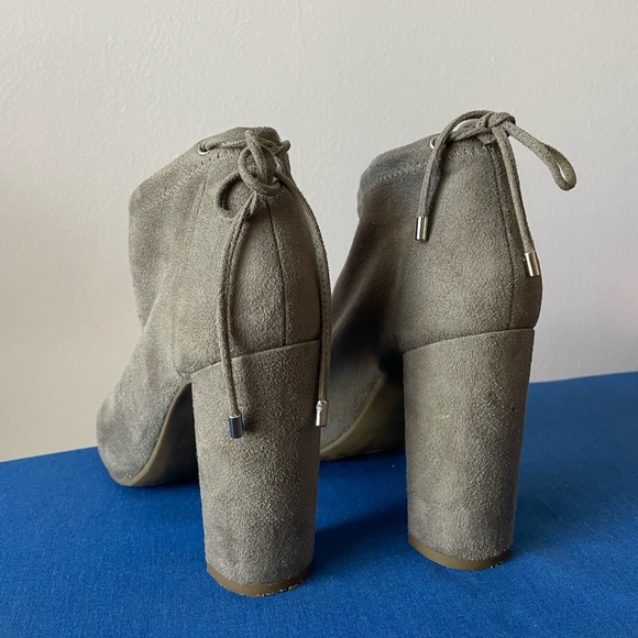 G by Guess open toe booties - Picture 4 of 4